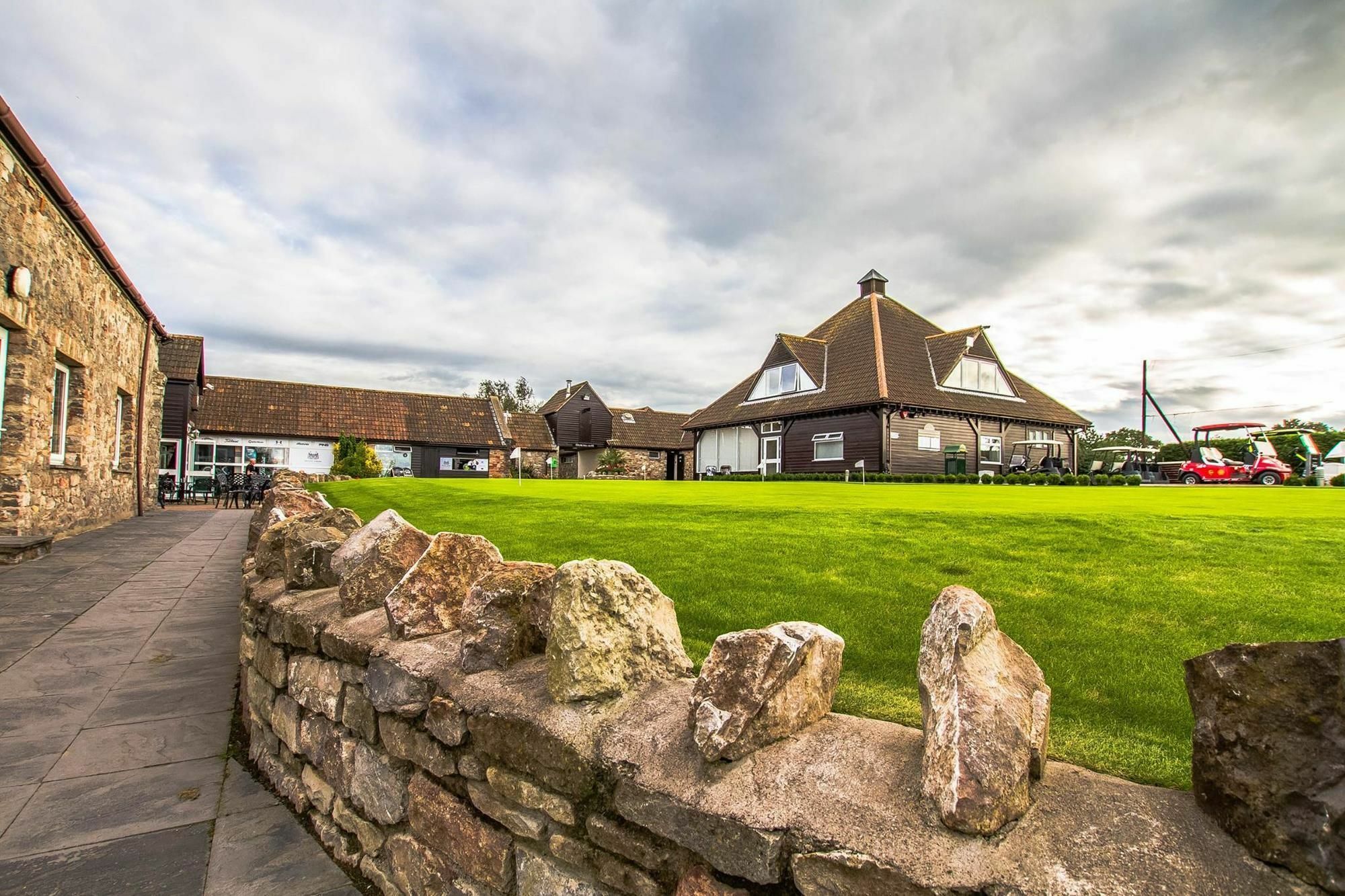 Mendip Spring Golf And Country Club Hostal Churchill  Exterior foto